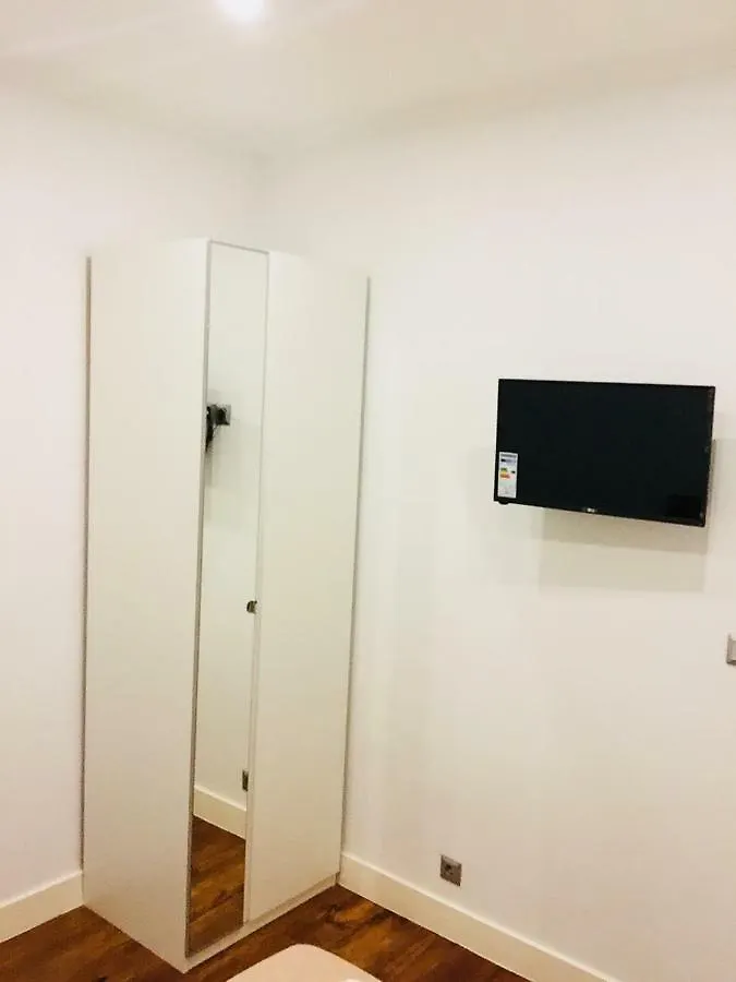 Rua Luciano Cordeiro Bhuiyan Family Host Apartment Lisbon 0*,